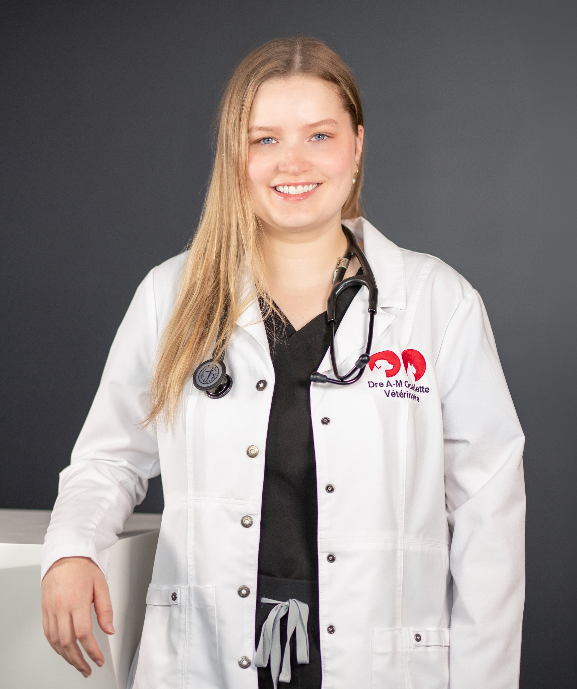 Dre Anne-Marie Ouellette m.v.